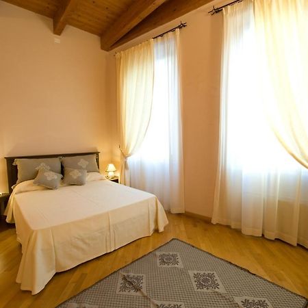 סאסארי Piazza Azuni 18 Guest House מראה חיצוני תמונה