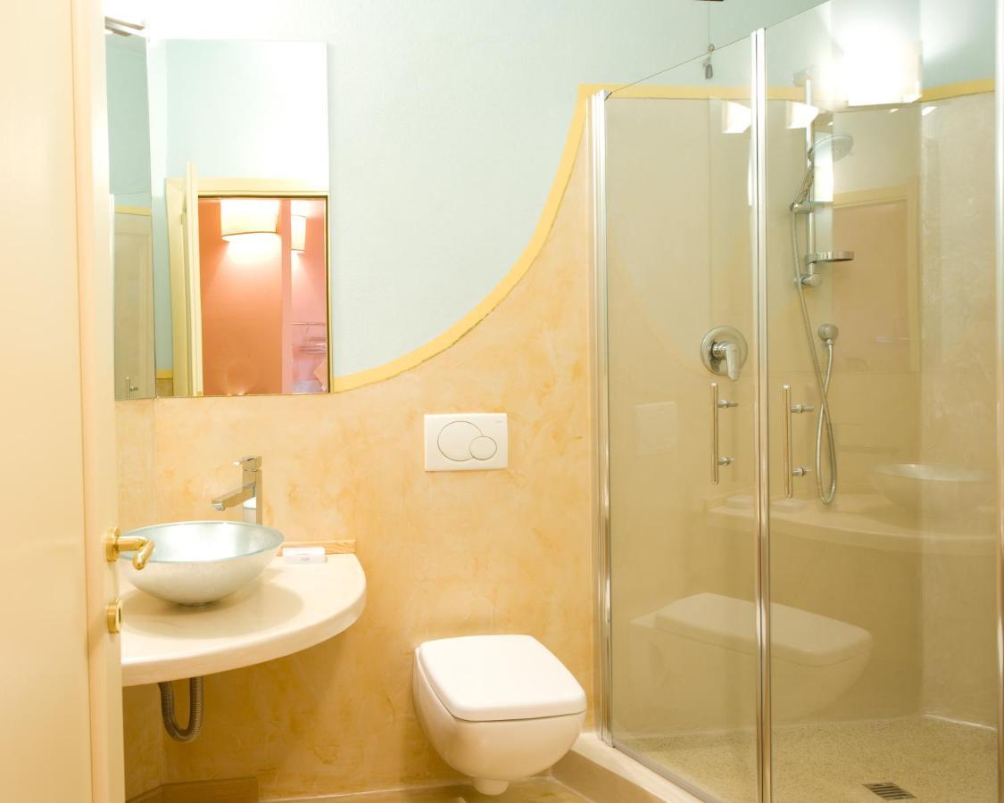 סאסארי Piazza Azuni 18 Guest House מראה חיצוני תמונה