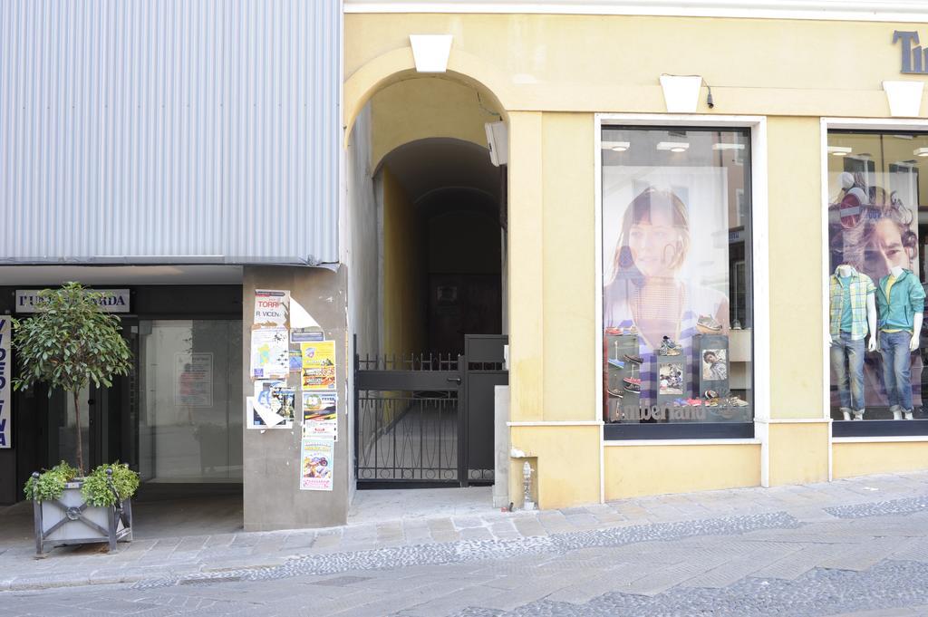 סאסארי Piazza Azuni 18 Guest House מראה חיצוני תמונה