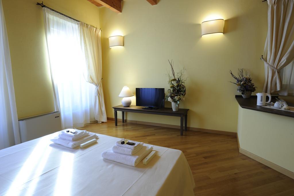 סאסארי Piazza Azuni 18 Guest House מראה חיצוני תמונה