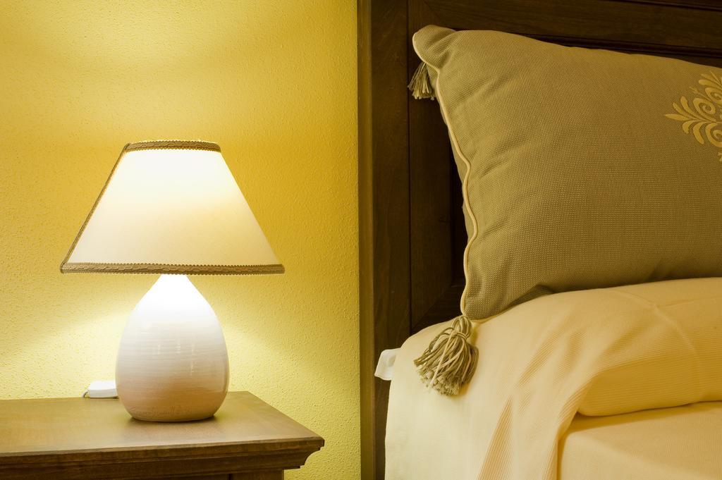 סאסארי Piazza Azuni 18 Guest House חדר תמונה