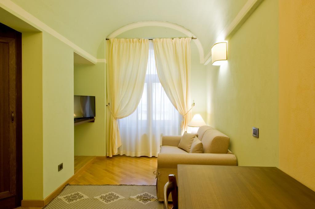 סאסארי Piazza Azuni 18 Guest House חדר תמונה