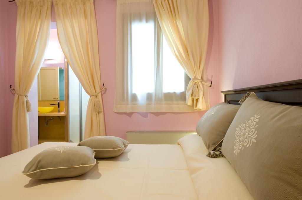 סאסארי Piazza Azuni 18 Guest House חדר תמונה
