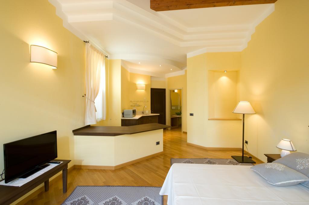 סאסארי Piazza Azuni 18 Guest House חדר תמונה