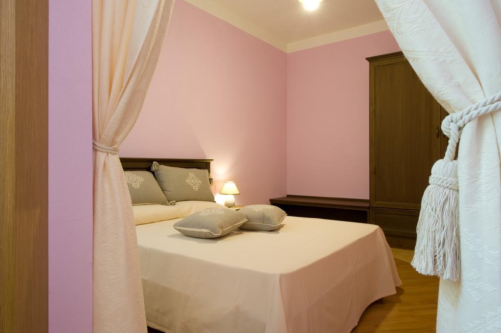 סאסארי Piazza Azuni 18 Guest House חדר תמונה